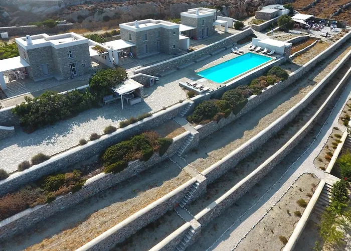 Folegandros Aspropounta Double Beachfront Вилла Каравостаси