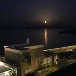 Villa Folegandros Aspropounta Double Beachfront *