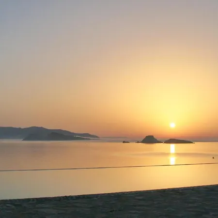 Folegandros Aspropounta Double Beachfront ヴィラ カラボスタシス