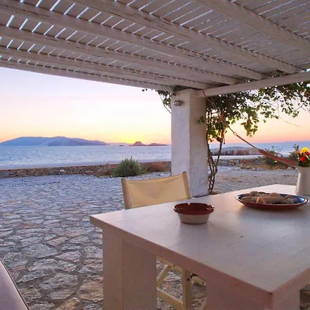 Folegandros Aspropounta Double Beachfront * カラボスタシス