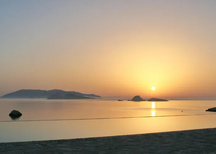 Folegandros Aspropounta Double Beachfront Villa Karavostasis (Folegandros)